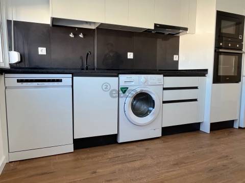 T2 Remodelado com Logradouro -  Oferta Escritura