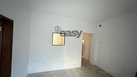 Moradia T2+2 remodelada com quintal no centro de Portel 127.500€