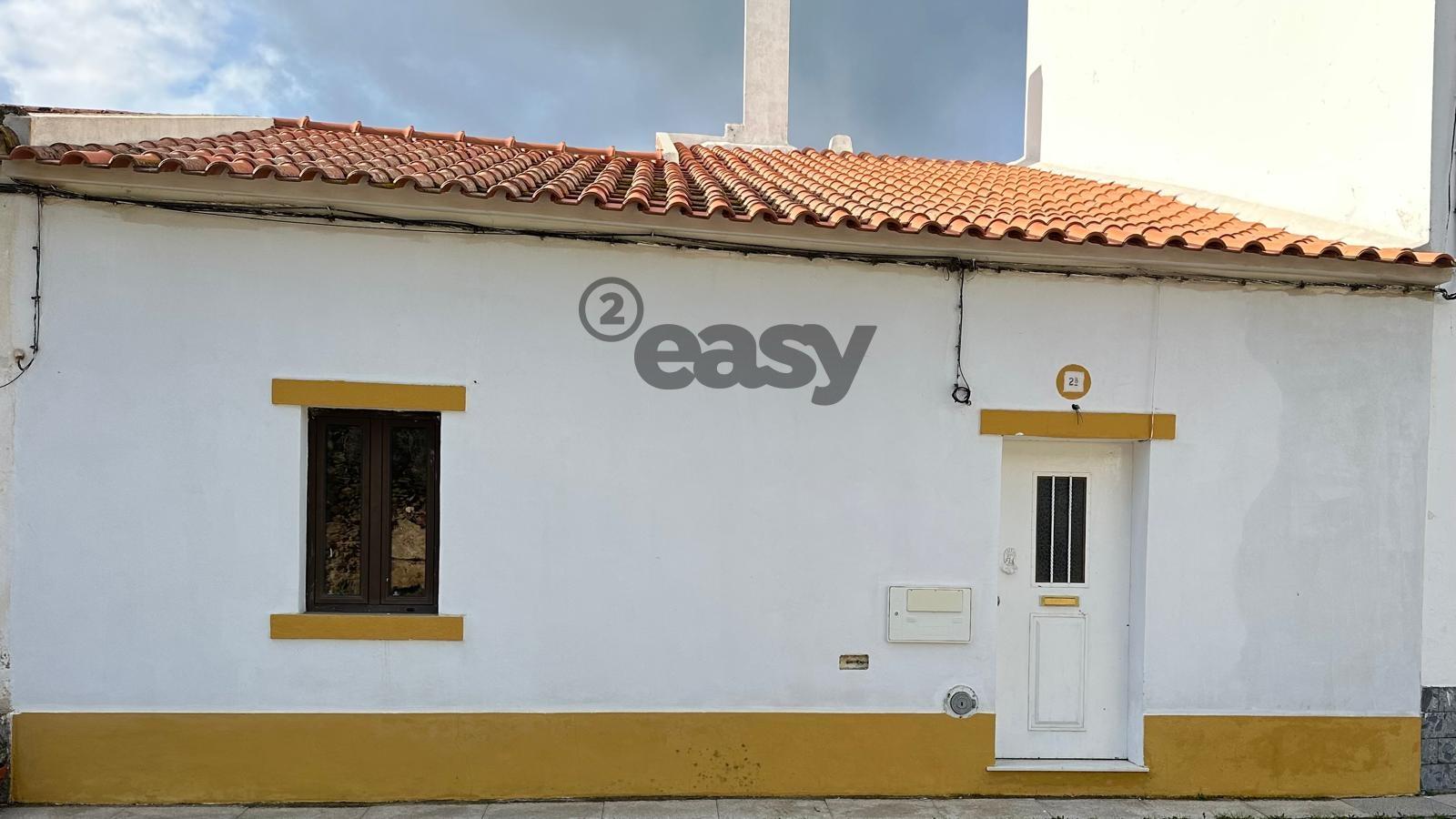 Moradia T2+2 remodelada com quintal no centro de Portel 127.500€