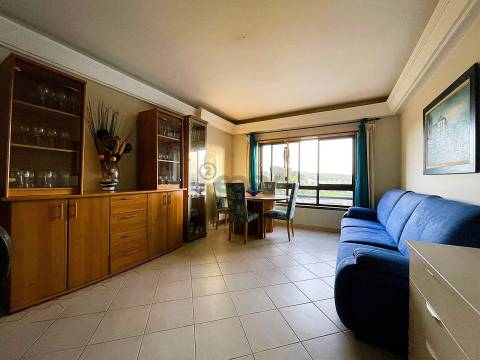 T2+1 luminoso com elevador em Tercena - Oeiras