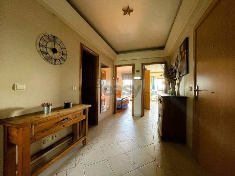 T2+1 luminoso com elevador em Tercena - Oeiras