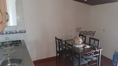 Moradia T1 + 1, Mobilada, Equipada e Terreno