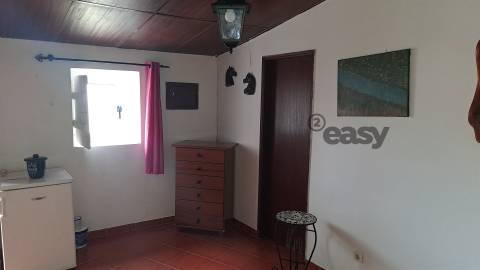 Moradia T1 + 1, Mobilada, Equipada e Terreno