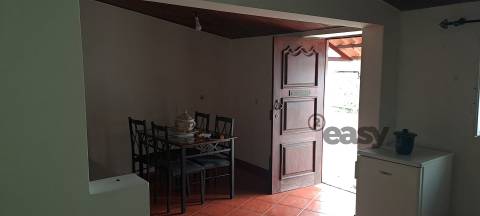 Moradia T1 + 1, Mobilada, Equipada e Terreno