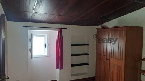 Moradia T1 + 1, Mobilada, Equipada e Terreno