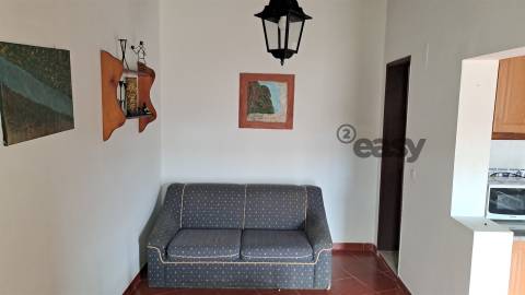 Moradia T1 + 1, Mobilada, Equipada e Terreno