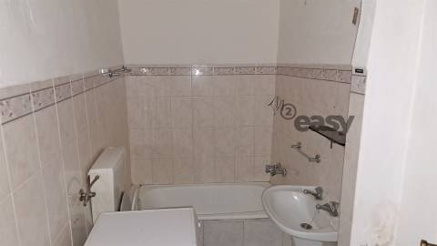 Moradia T1 + 1, Mobilada, Equipada e Terreno