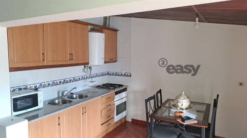 Moradia T1 + 1, Mobilada, Equipada e Terreno