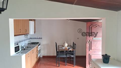 Moradia T1 + 1, Mobilada, Equipada e Terreno