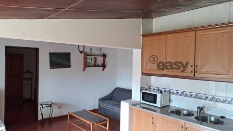 Moradia T1 + 1, Mobilada, Equipada e Terreno