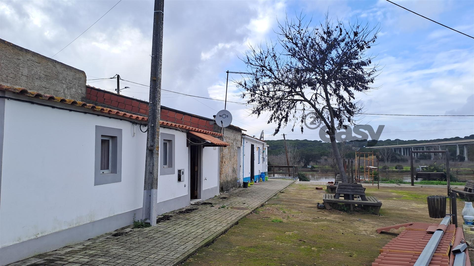 Moradia T1 + 1, Mobilada, Equipada e Terreno