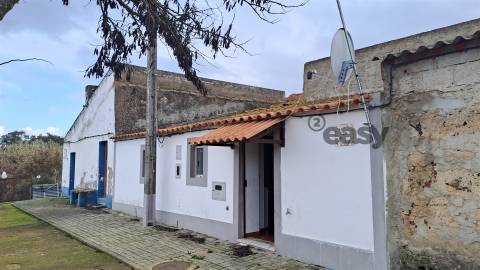 Moradia T1 + 1, Mobilada, Equipada e Terreno