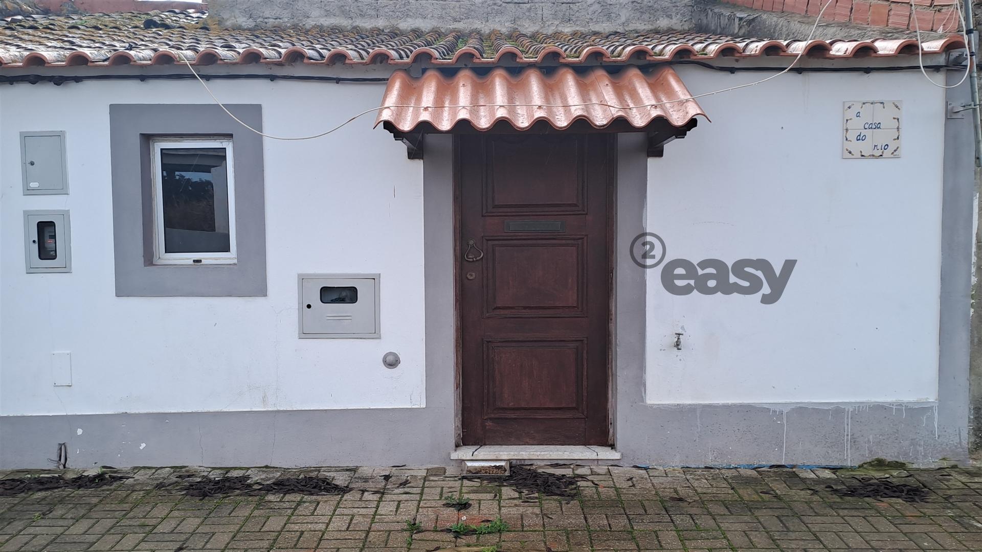 Moradia T1 + 1, Mobilada, Equipada e Terreno