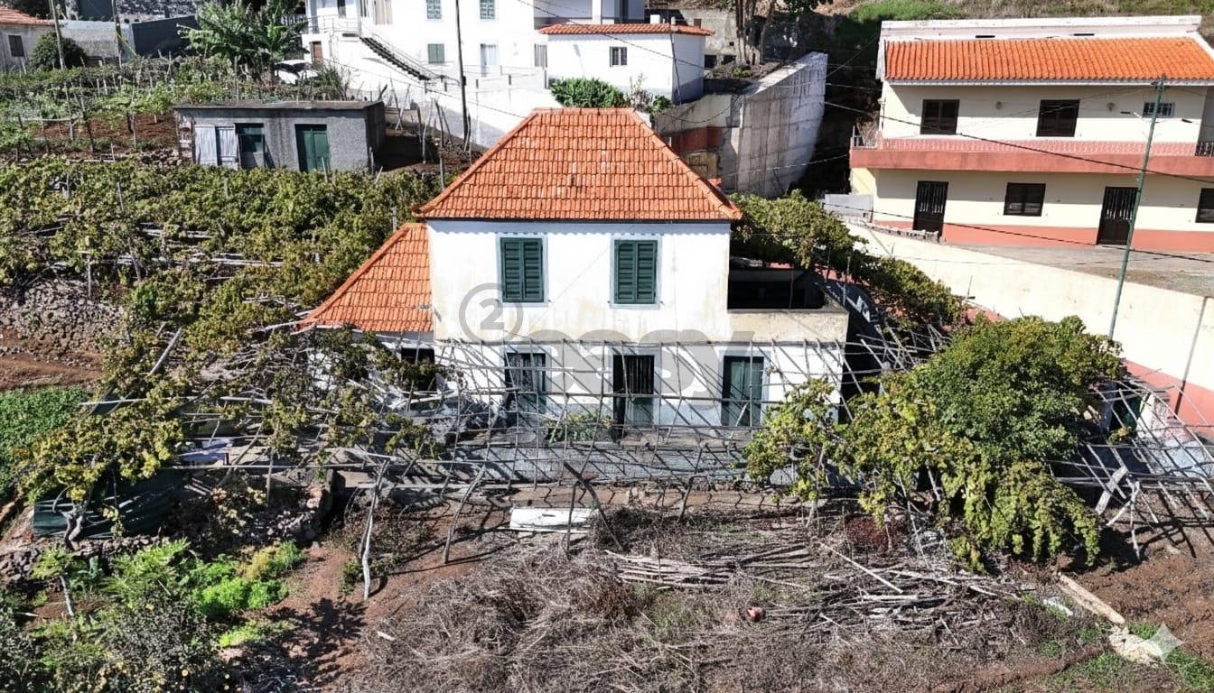 Moradia independente à venda em caminho dos Moinhos, Calheta
