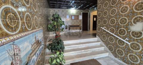 T2 em Oeiras com 2wcs e arrecadação