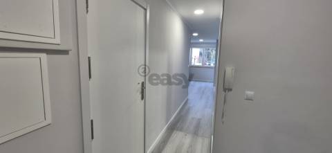 T2 em Oeiras com 2wcs e arrecadação