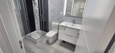 T2 em Oeiras com 2wcs e arrecadação