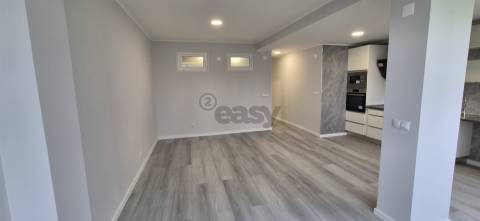 T2 em Oeiras com 2wcs e arrecadação