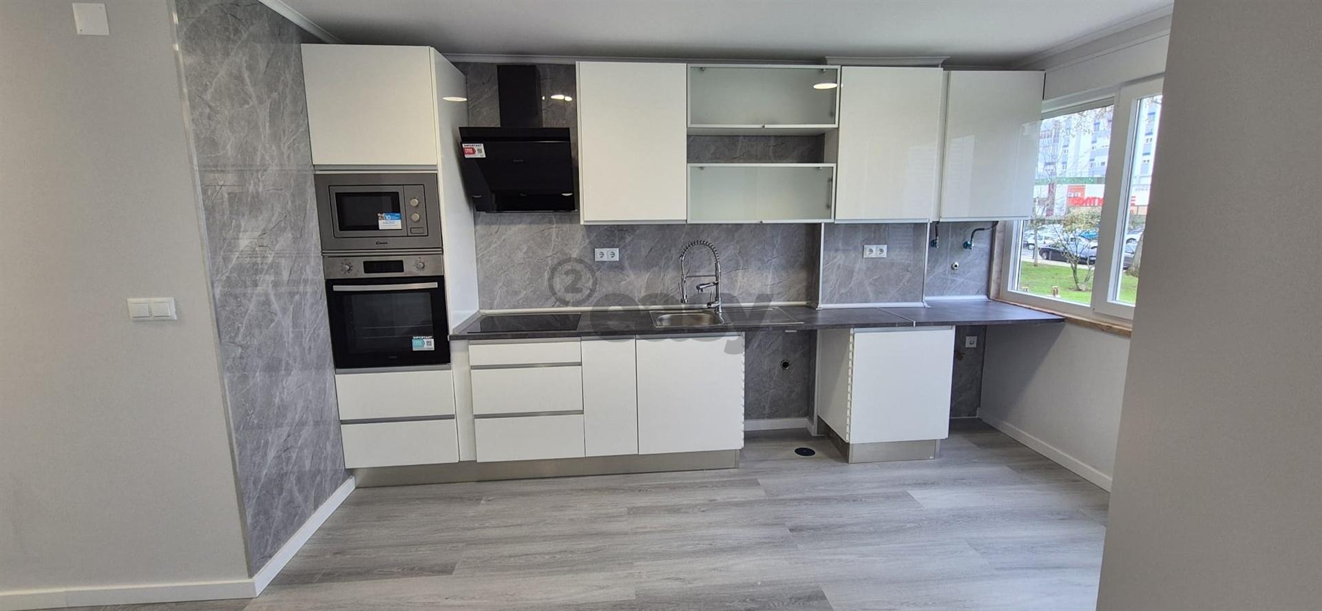 T2 em Oeiras com 2wcs e arrecadação