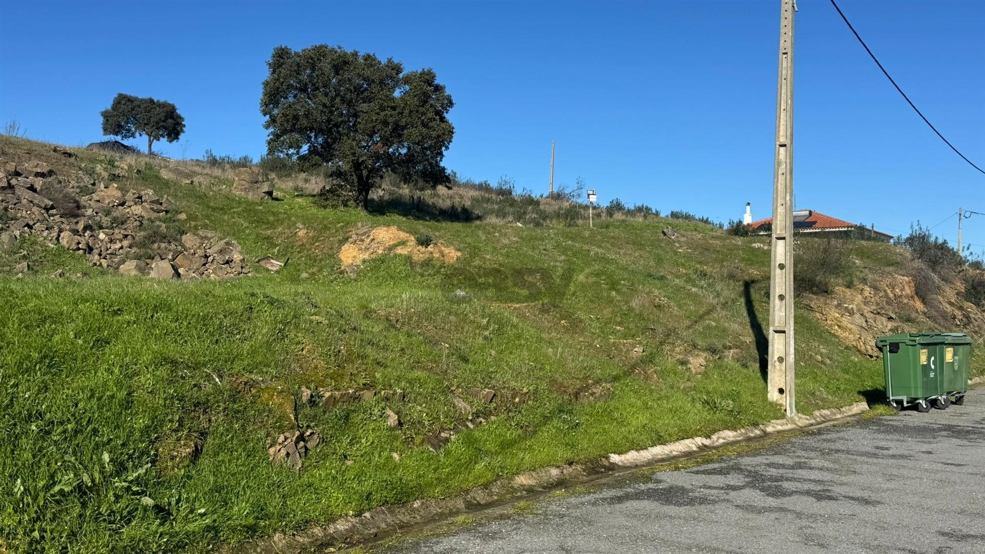 Terreno Urbano com 450m2, Aldeia do Corvo, Castro Verde