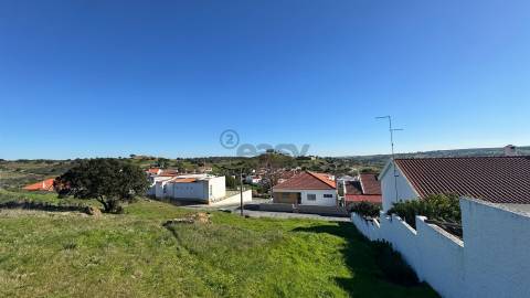 Terreno Urbano com 450m2 na Aldeia do Corvo, Castro Verde