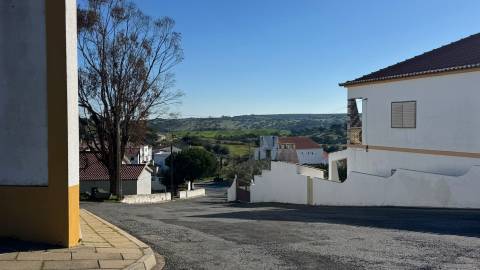 Terreno Urbano com 450m2 na Aldeia do Corvo, Castro Verde