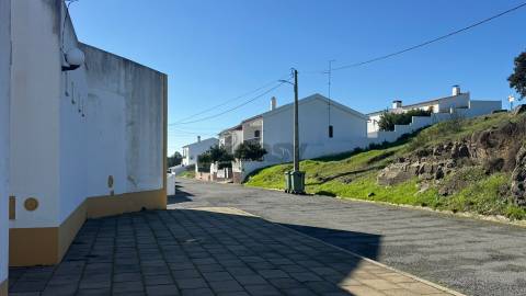 Terreno Urbano com 450m2 na Aldeia do Corvo, Castro Verde
