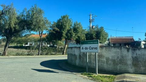 Terreno Urbano com 450m2 na Aldeia do Corvo, Castro Verde