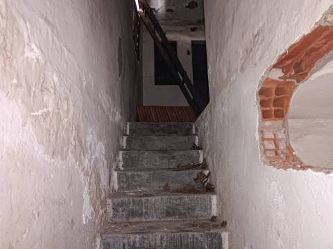 Moradia T3, 2 pisos para remodelar numa das zonas mais bonitas, Almeirim