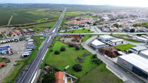 Terreno rústico com 5.980 m² junto ao Parque de Empresas de Ferreira do Alentejo