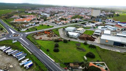 Terreno rústico com 5.980 m² junto ao Parque de Empresas de Ferreira do Alentejo