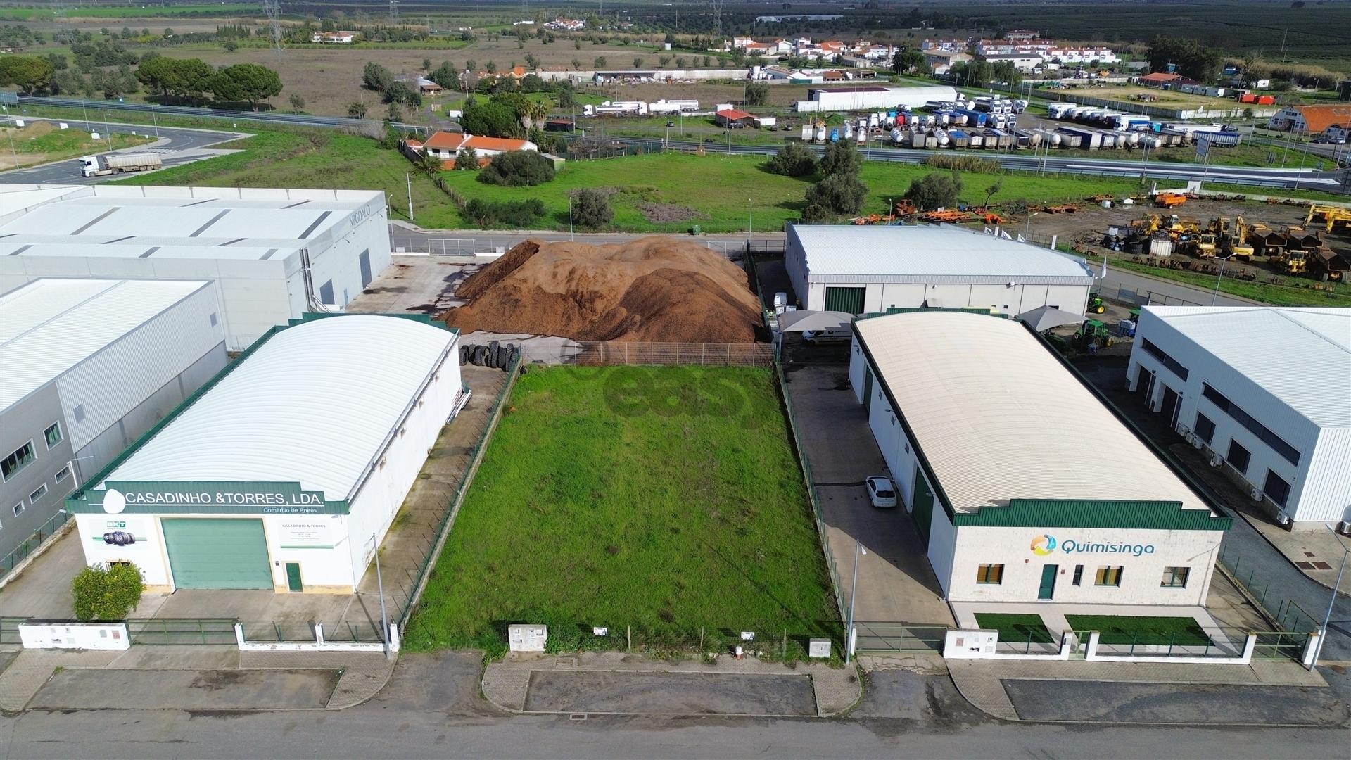 Terreno urbano com 1115 m2 situado no Parque de Empresas em Ferreira do Alentejo