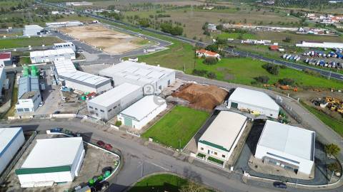 Terreno urbano com 1115 m2 situado no Parque de Empresas em Ferreira do Alentejo