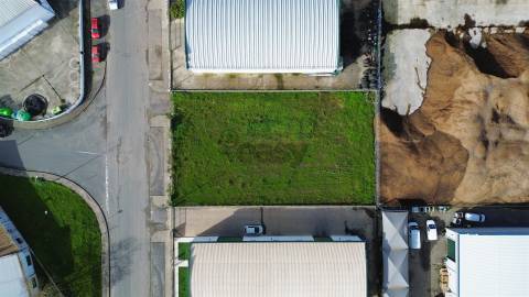 Terreno urbano com 1115 m2 situado no Parque de Empresas em Ferreira do Alentejo