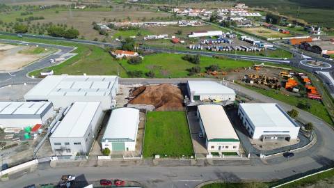 Terreno urbano com 1115 m2 situado no Parque de Empresas em Ferreira do Alentejo