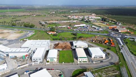 Terreno urbano com 1115 m2 situado no Parque de Empresas em Ferreira do Alentejo