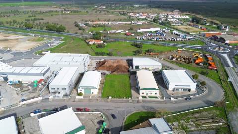 Terreno urbano com 1115 m2 situado no Parque de Empresas em Ferreira do Alentejo