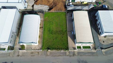 Terreno urbano com 1115 m2 situado no Parque de Empresas em Ferreira do Alentejo