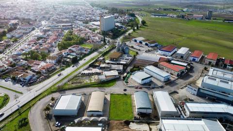 Terreno urbano com 1115 m2 situado no Parque de Empresas em Ferreira do Alentejo