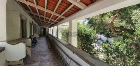 Moradia inserida em terreno com 31880 m²