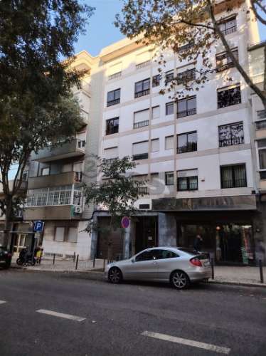 T4 totalmente remodelado em Benfica