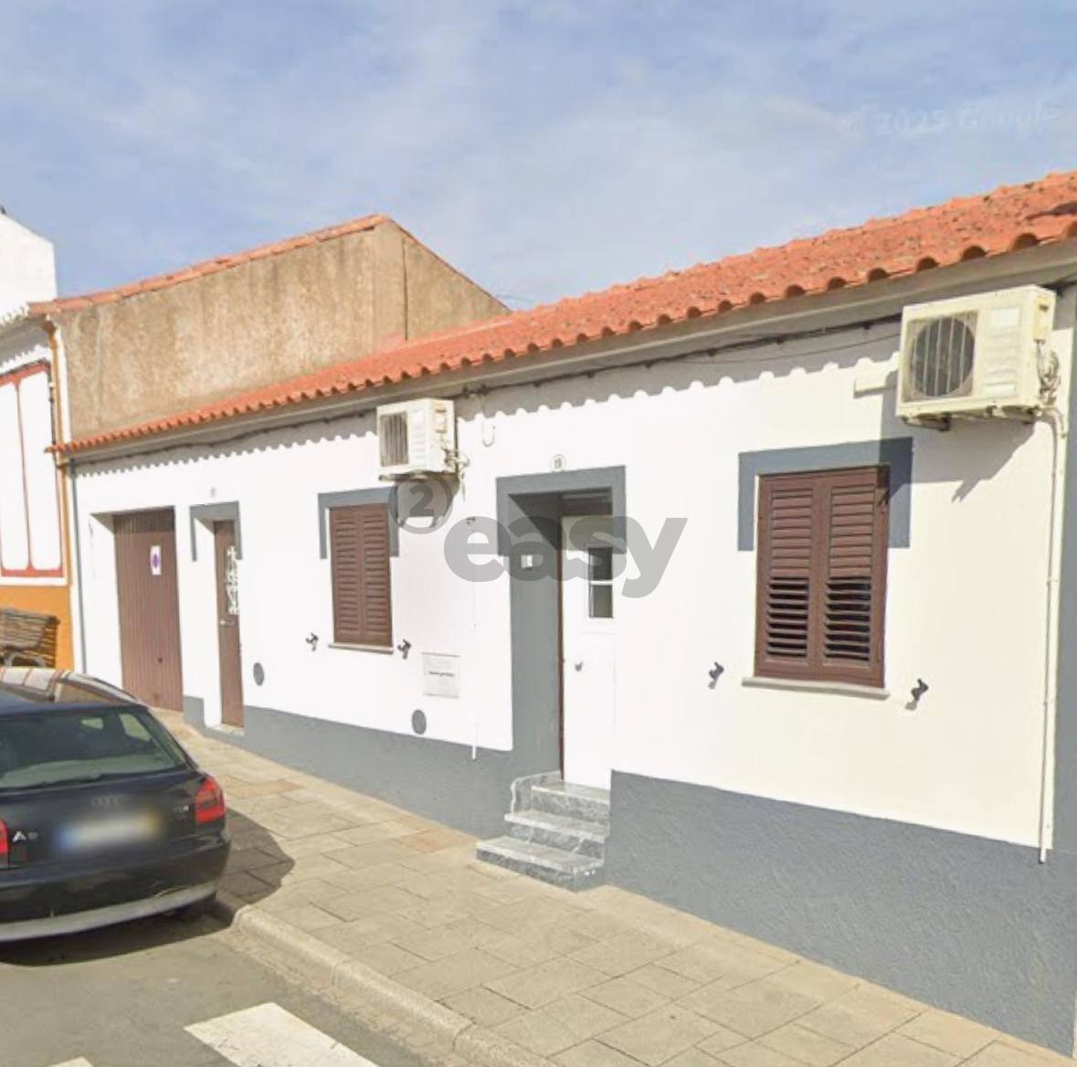 Moradia T3, usada com Quintal em Castro Verde