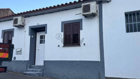 Moradia T3, usada com Quintal em Castro Verde