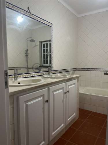 Moradia T3 +2 com piscina