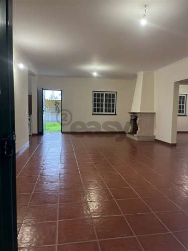 Moradia T3 +2 com piscina