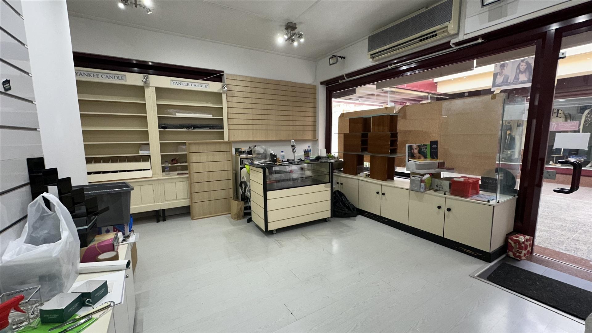 Loja  Arrendamento em Odivelas,Odivelas