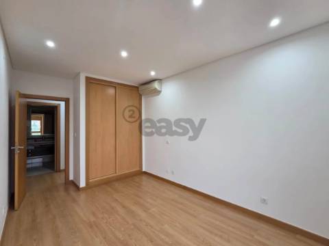 T3 nas Colinas Cruzeiro com 4 parqueamentos