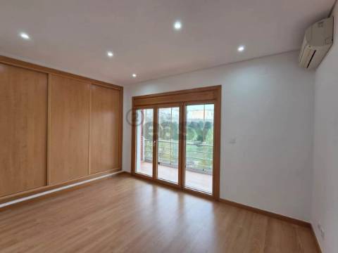 T3 nas Colinas Cruzeiro com 4 parqueamentos