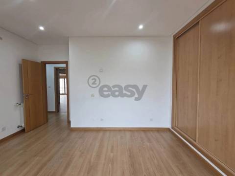 T3 nas Colinas Cruzeiro com 4 parqueamentos