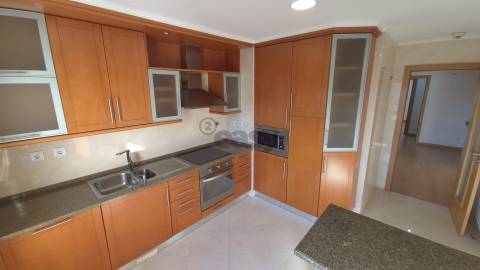 T3 nas Colinas Cruzeiro com 4 parqueamentos